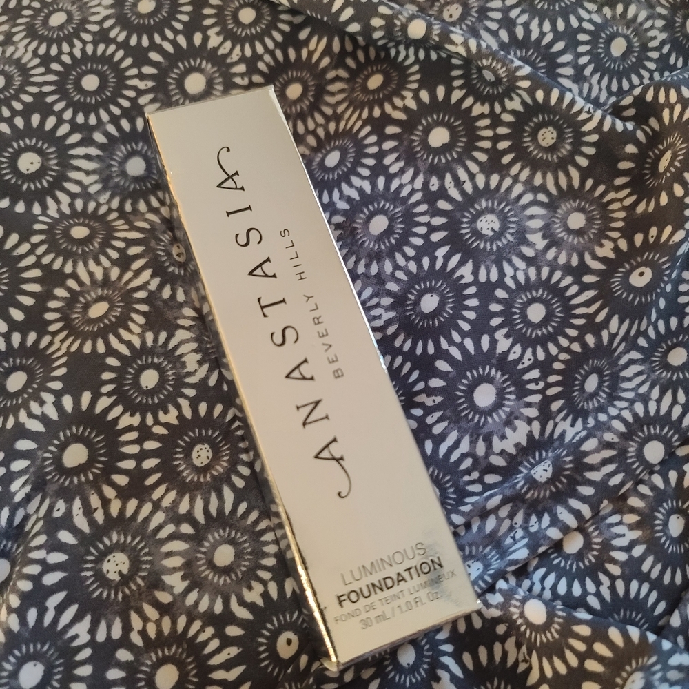 Anastasia Beverly hills foundation